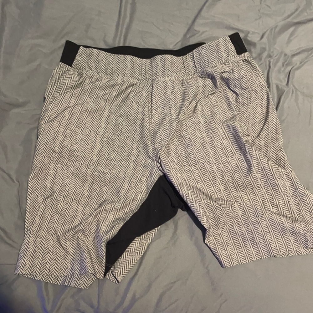 Men’s Lululemon shorts 9”